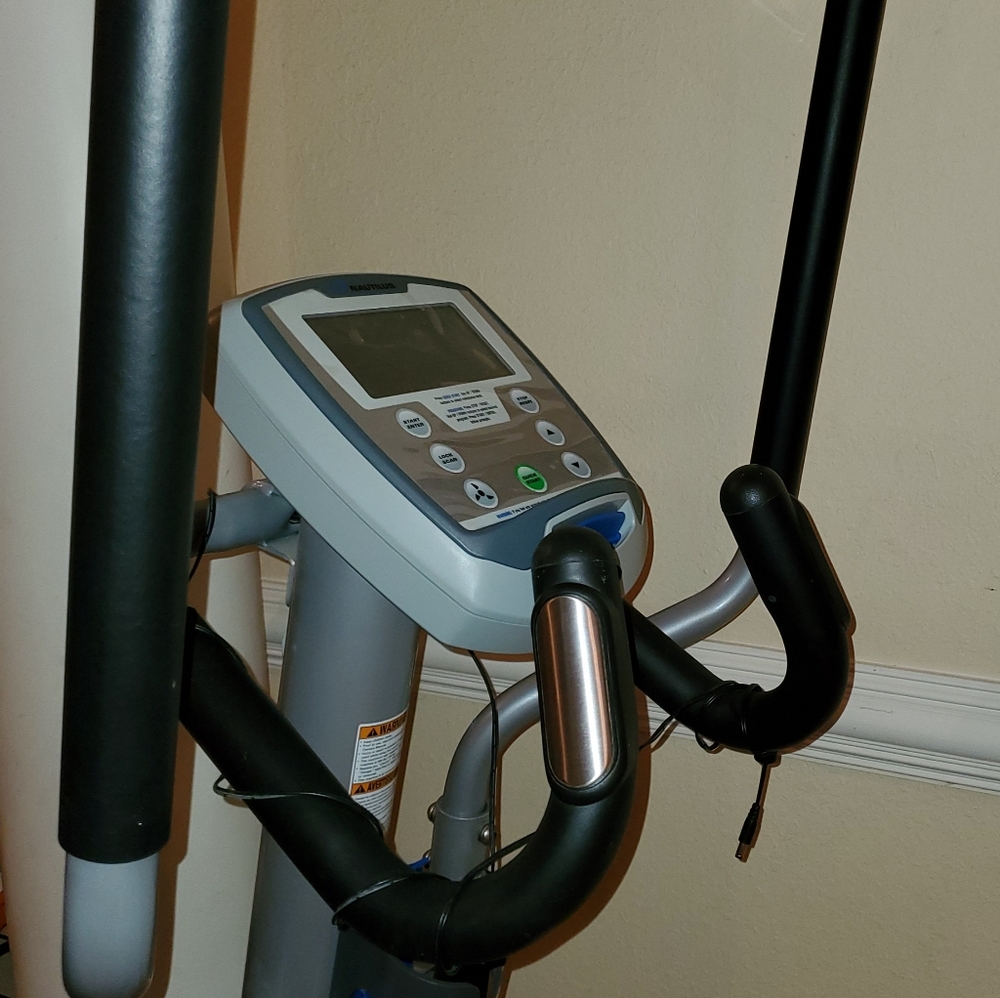 Elliptical Machine - Picture 4 of 4